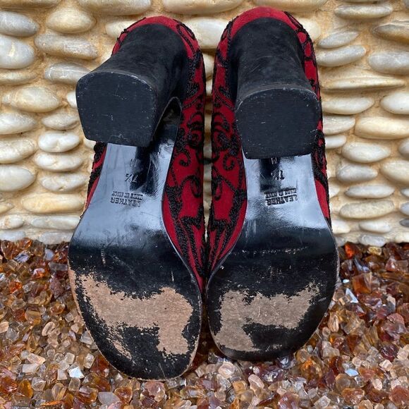 YSL Yves Saint Laurent Red and Black Suede Pumps w/Floral Embroidery. Sz 7.5. - Picture 7 of 10